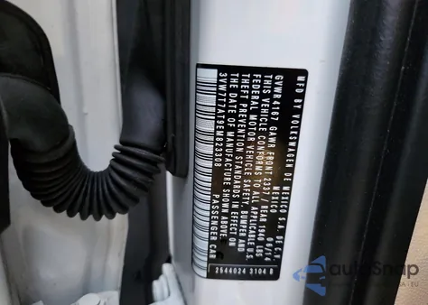 2014 Volkswagen Beetle Turbo z USA, uszkodzony, nr VIN 3VW7T7AT9EM823308